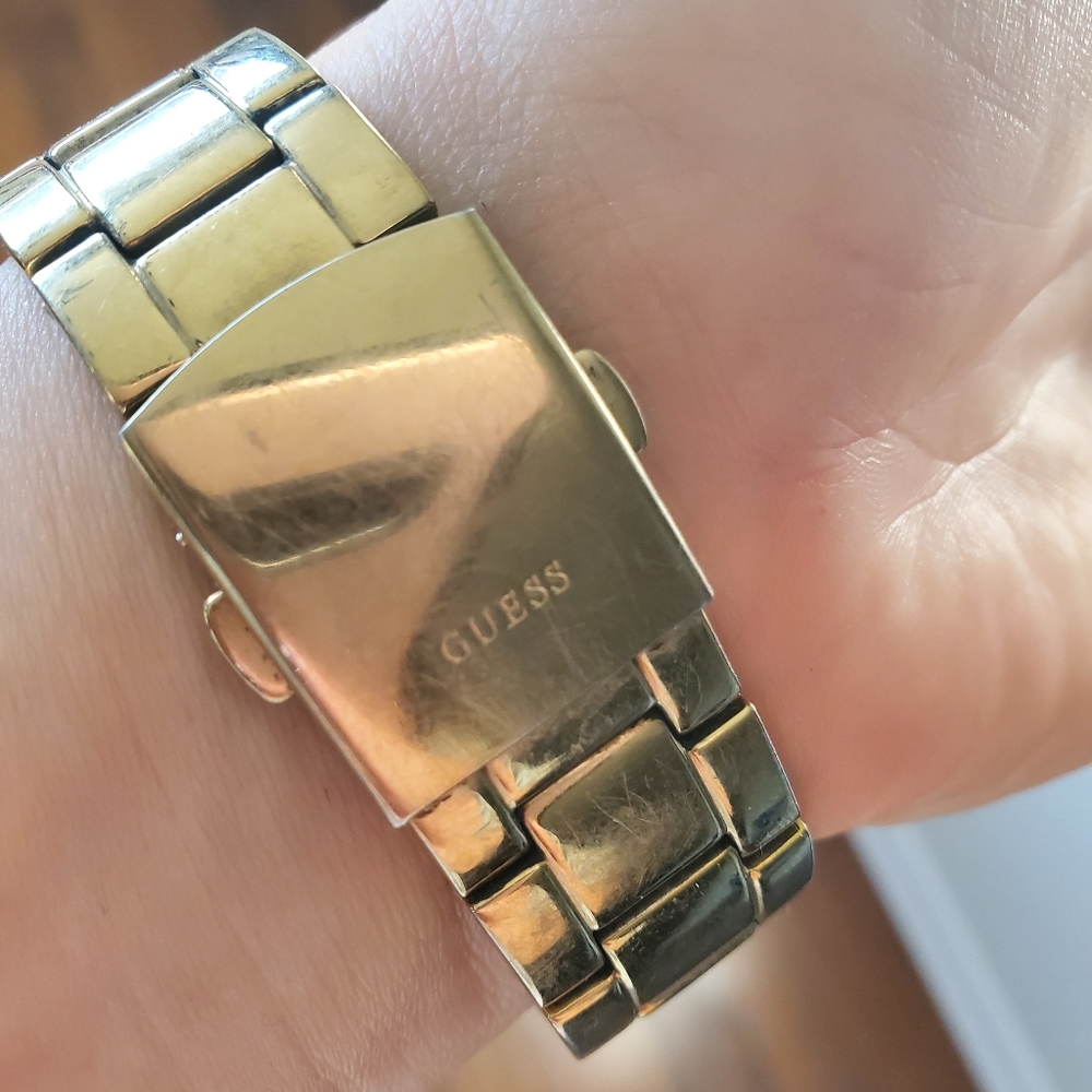 Ladies GUESS watch - Picture 3 of 3